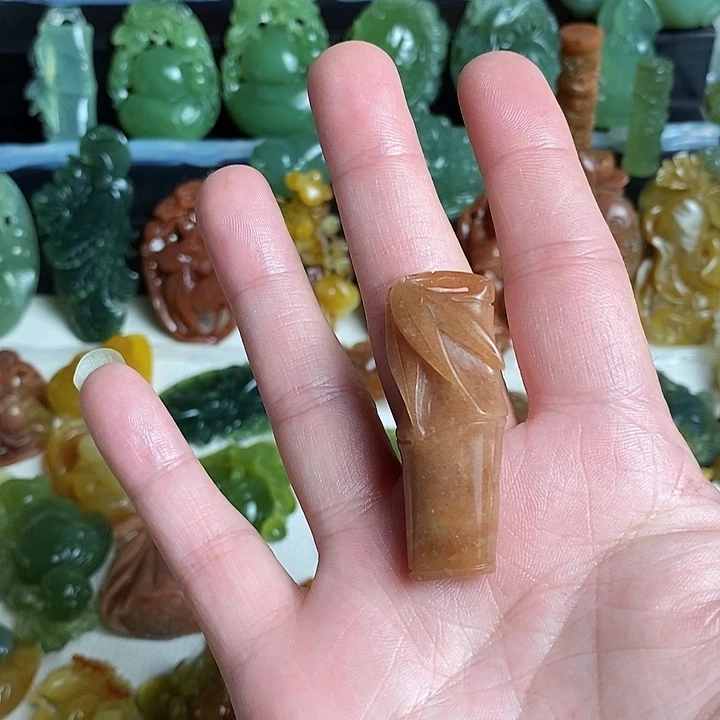 未镶嵌蛇纹石玉颈饰