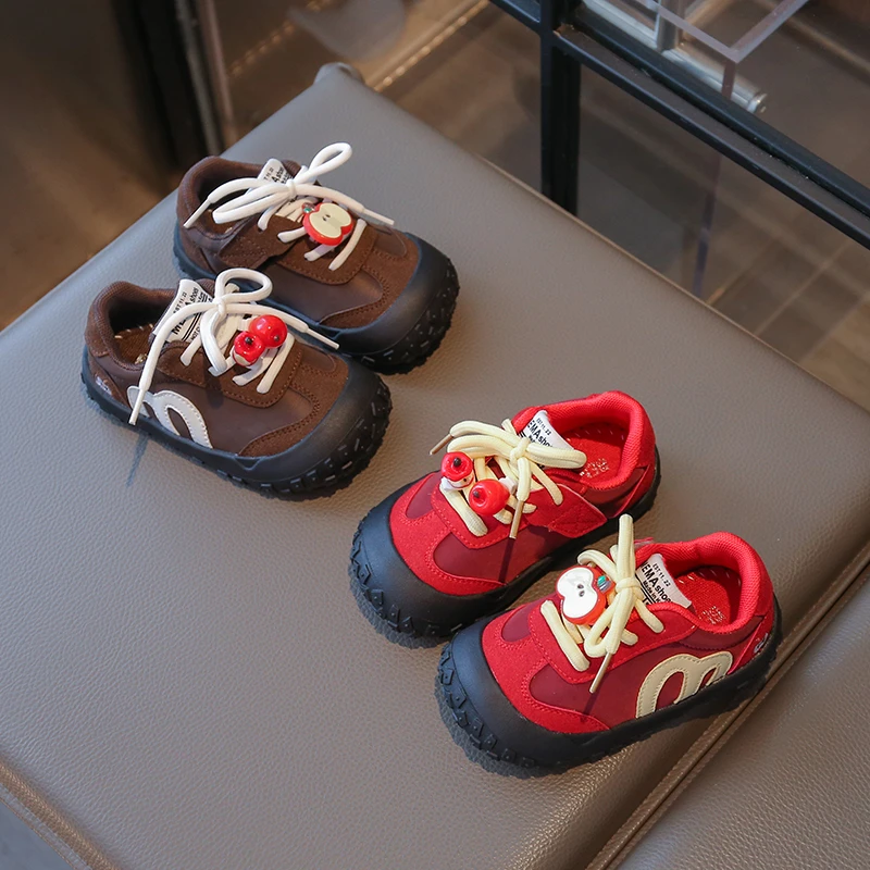 女童运动鞋可爱卡通休闲鞋2025秋季新款小男孩时尚软底防踢宝宝鞋