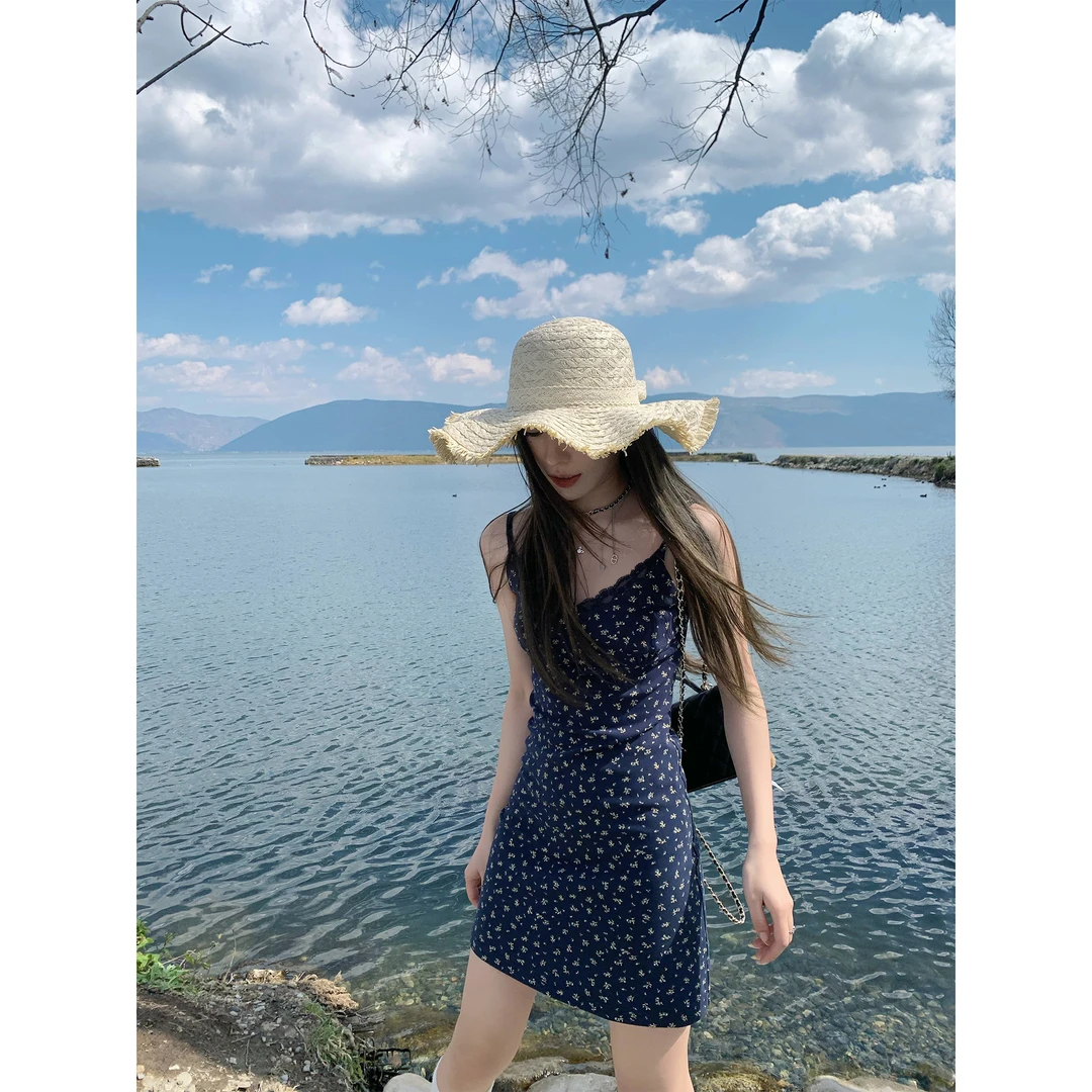 春夏新款百搭休闲气质摇曳春日 时尚性感吊带短款连衣裙女