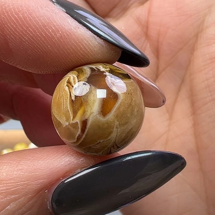 蜜蜡未镶嵌珠宝奇石