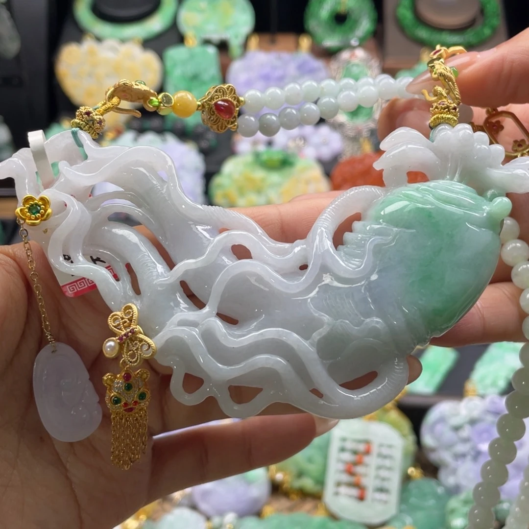 翡翠未镶嵌颈饰待编织