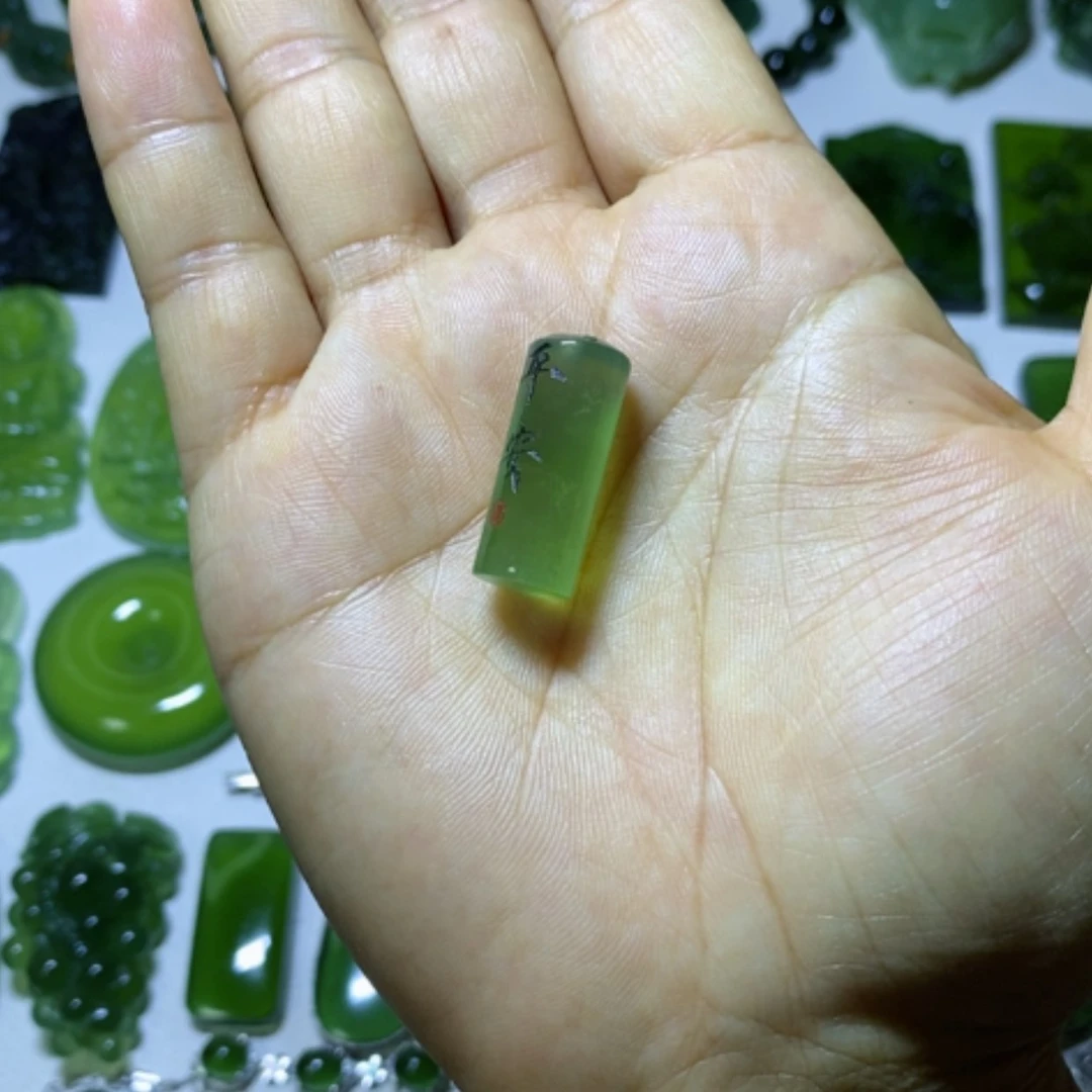 【闪购商品】未镶嵌蛇纹石玉颈饰