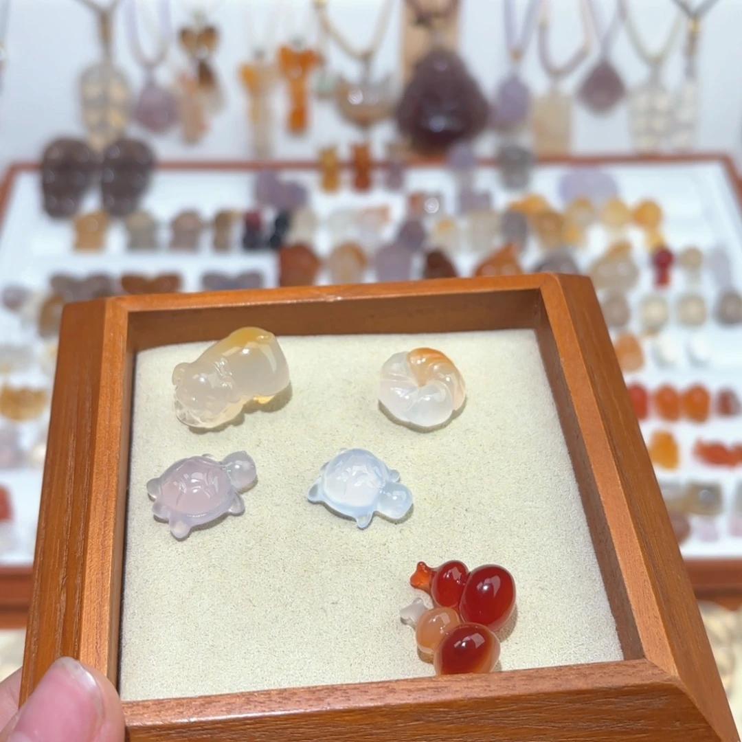 玛瑙/玉髓颈饰未镶嵌锦**?