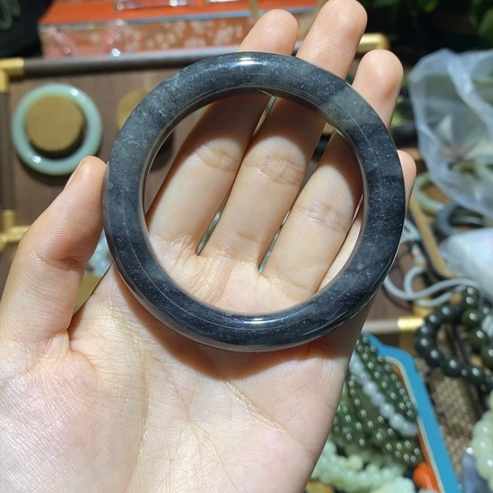 和田玉（墨玉）手镯未镶嵌