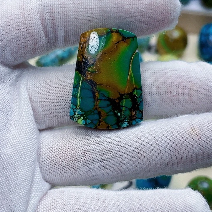 绿松石未镶嵌颈饰