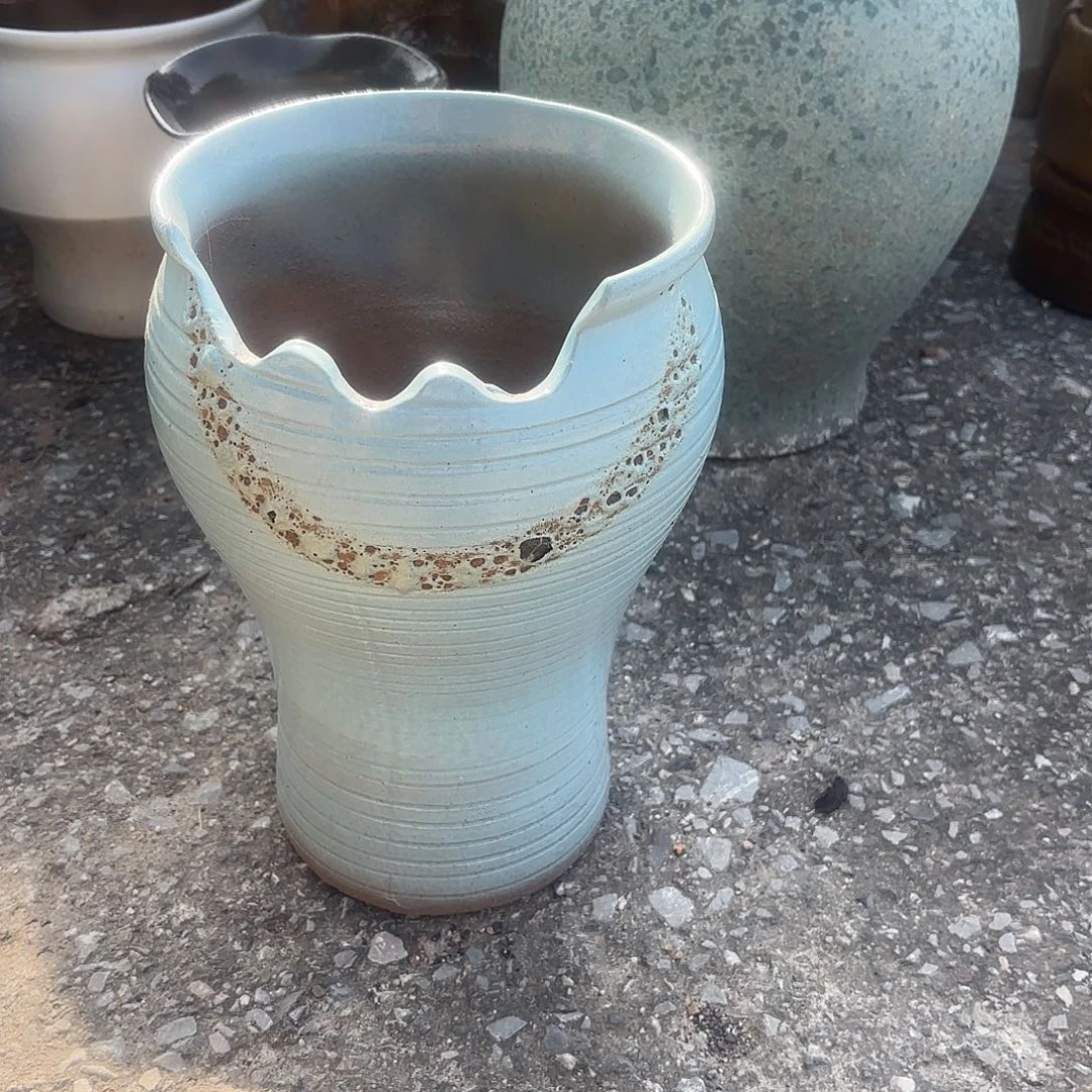 紫砂花盆口18高度28一个蓝色缺口