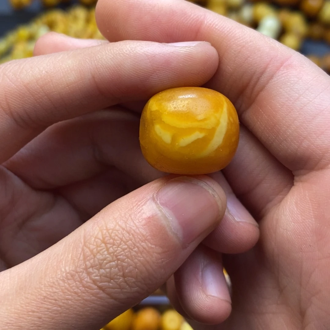 蜜蜡未镶嵌珠宝奇石