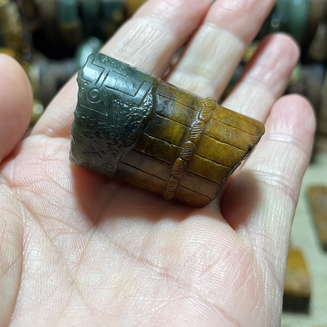 岫岩河磨玉（透闪石质玉）把件未镶嵌若*