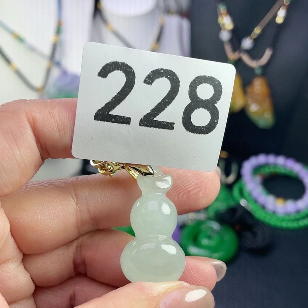 翡翠未镶嵌吊坠(赠链)