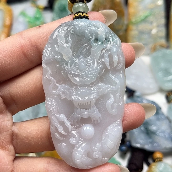 翡翠未镶嵌颈饰龙牌