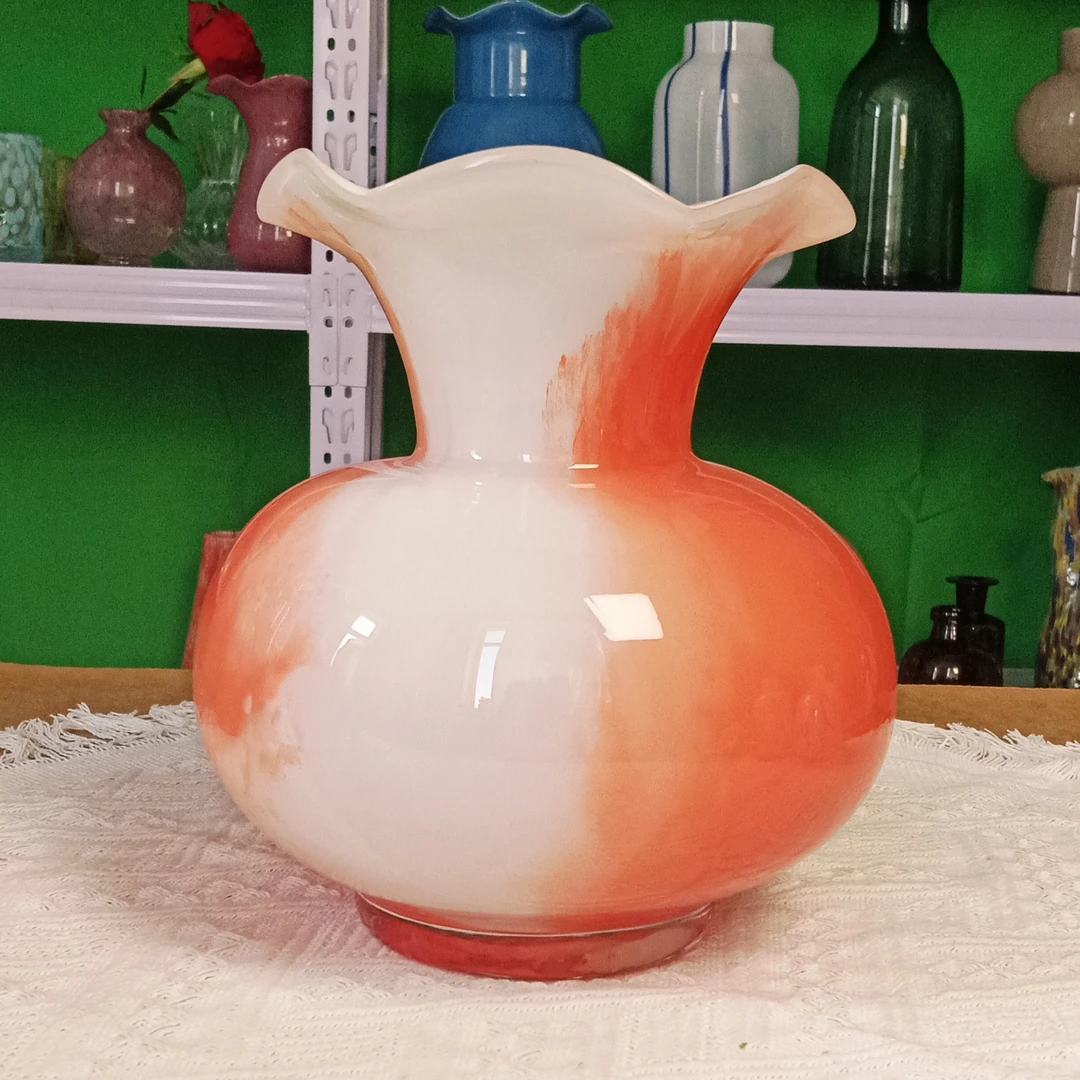 214红白相间花边口玻璃花瓶高16.5口6