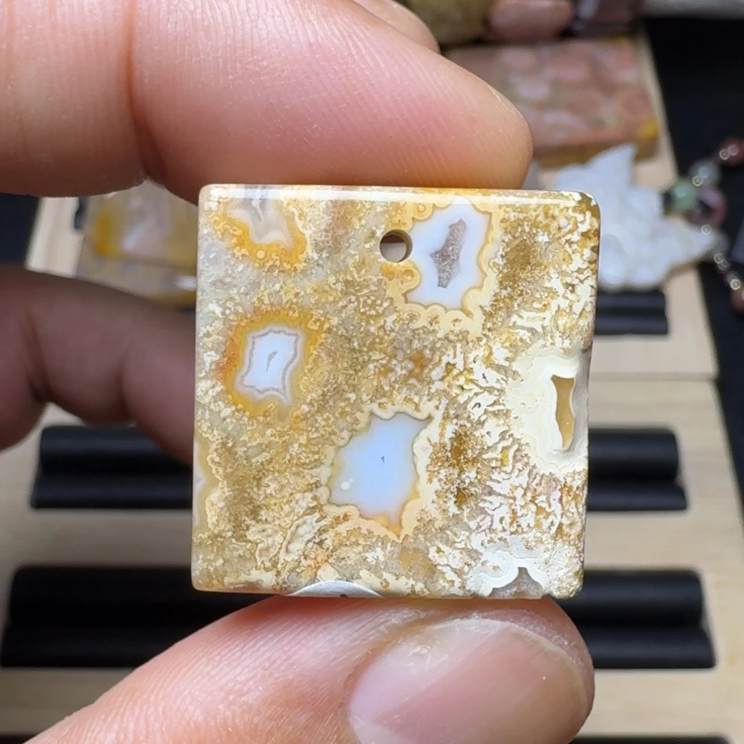 未镶嵌纯天然色有机玉石保真色硅化玉