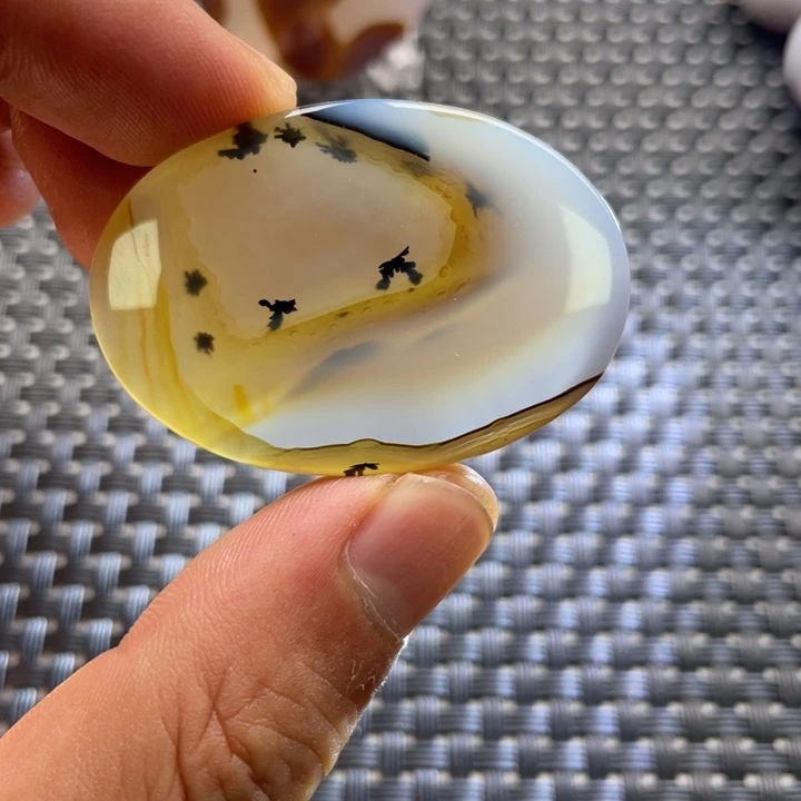 未镶嵌颈饰玛瑙/玉髓奔**明
