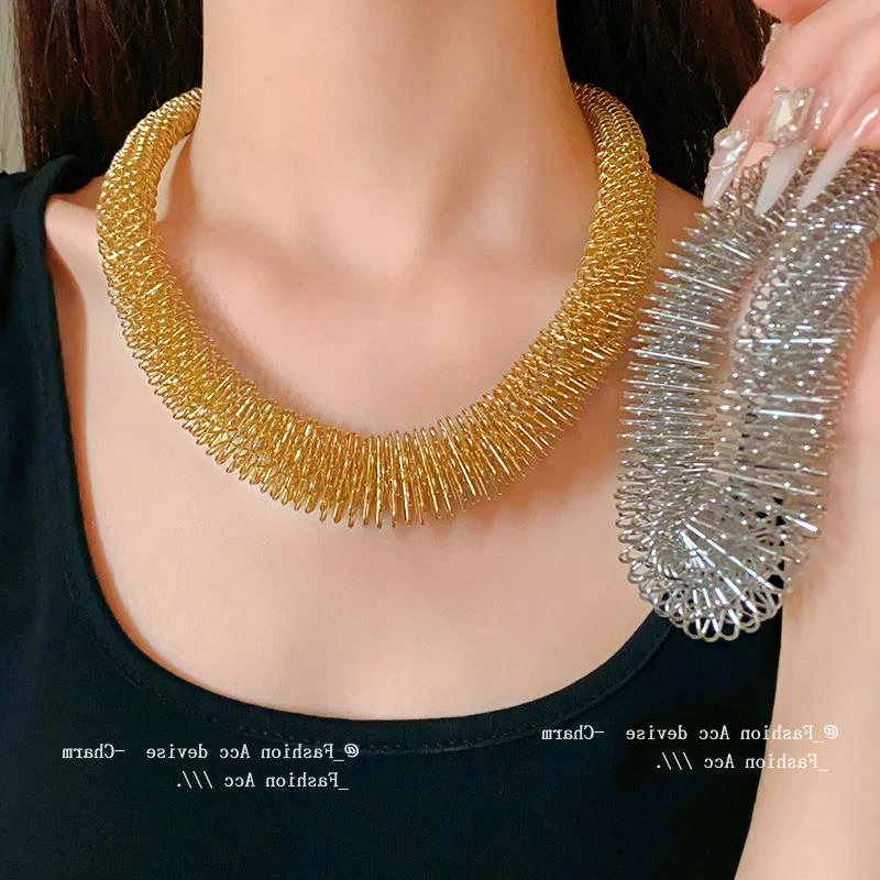 钛钢锆石项链 锆石项链欧美夸张弹簧切面项圈辣妹气质金属风项链