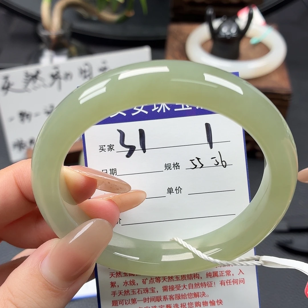 和田玉未镶嵌手镯