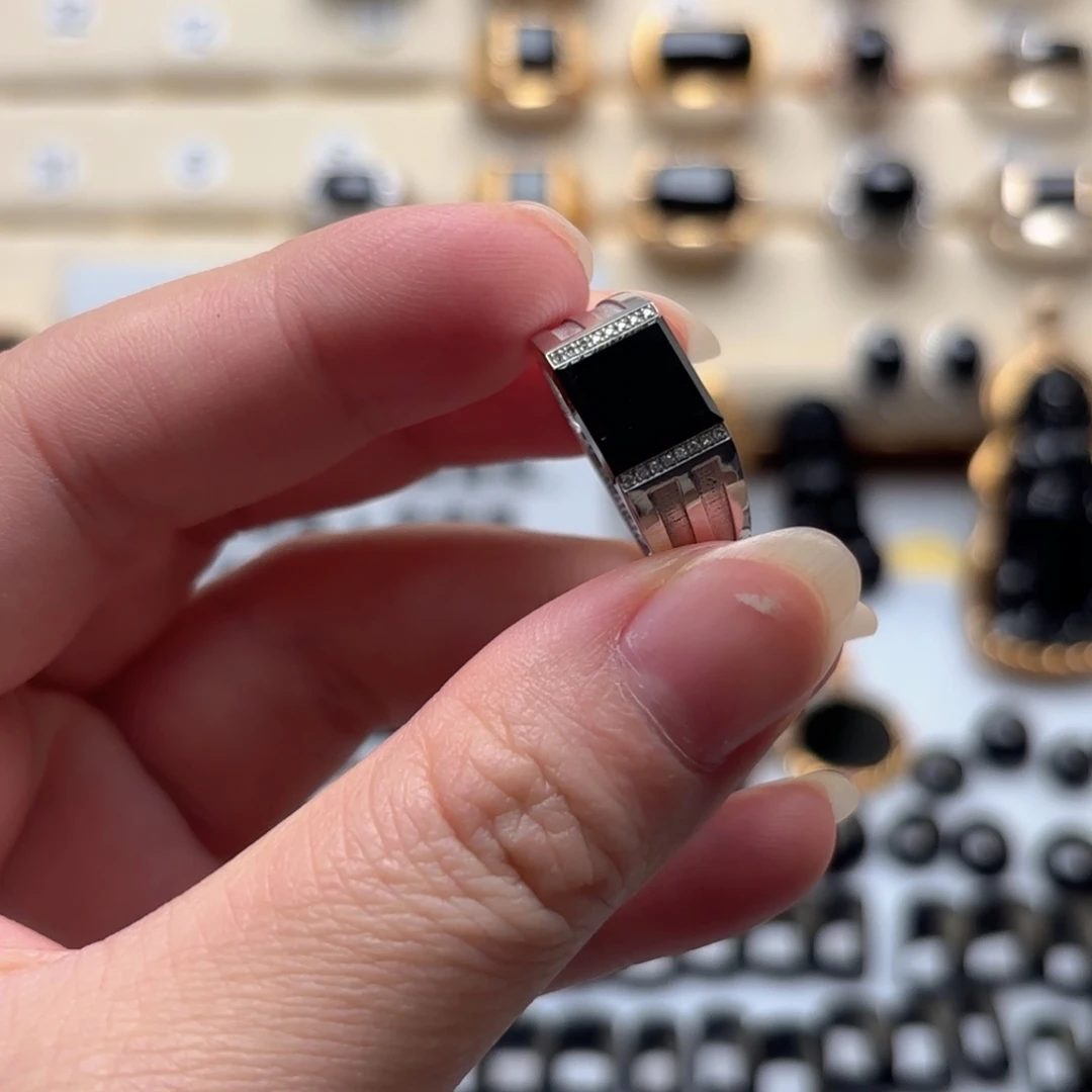 翡翠18K金镶嵌戒指缅甸翡翠