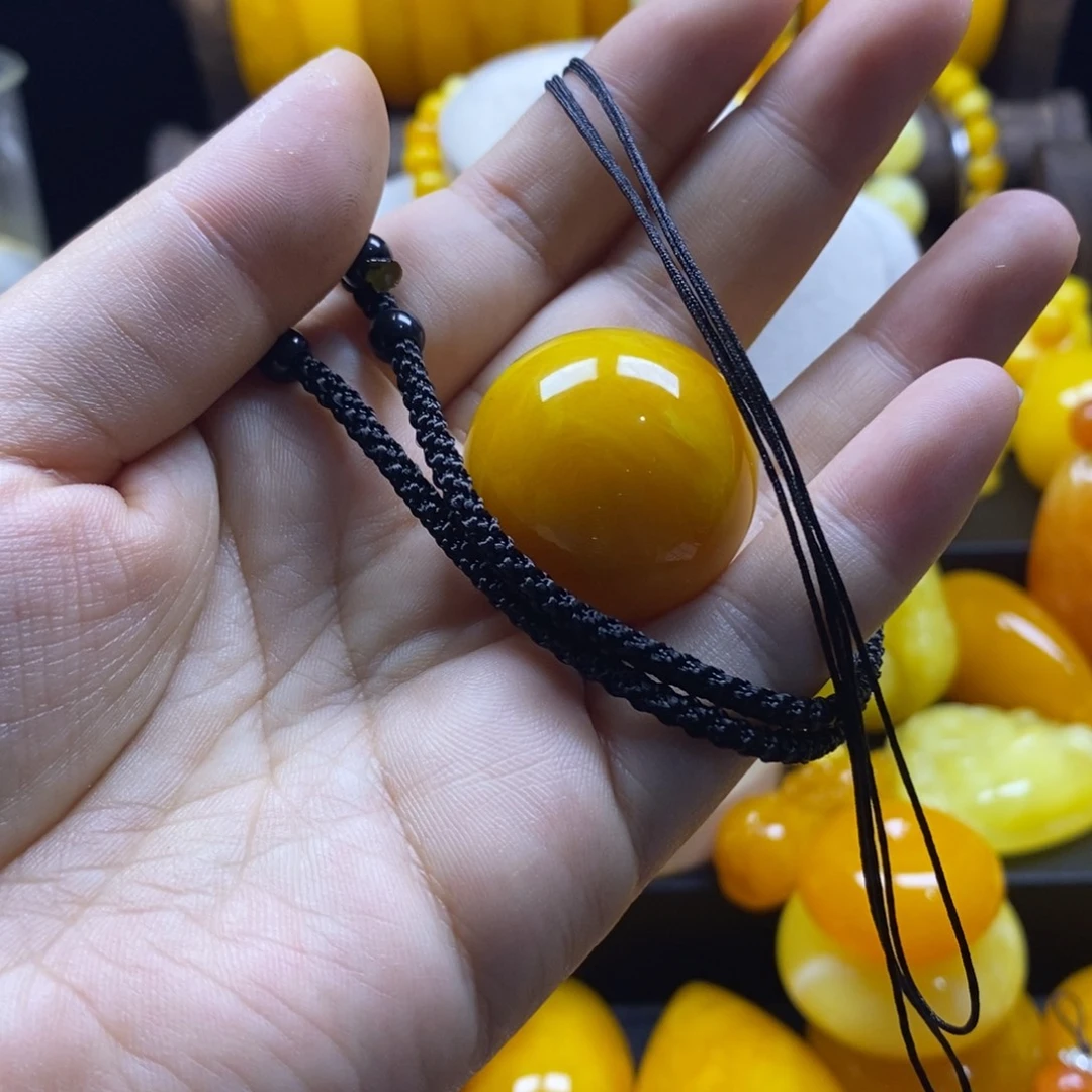 卢***六非金属30老蜡珠子做锁骨链