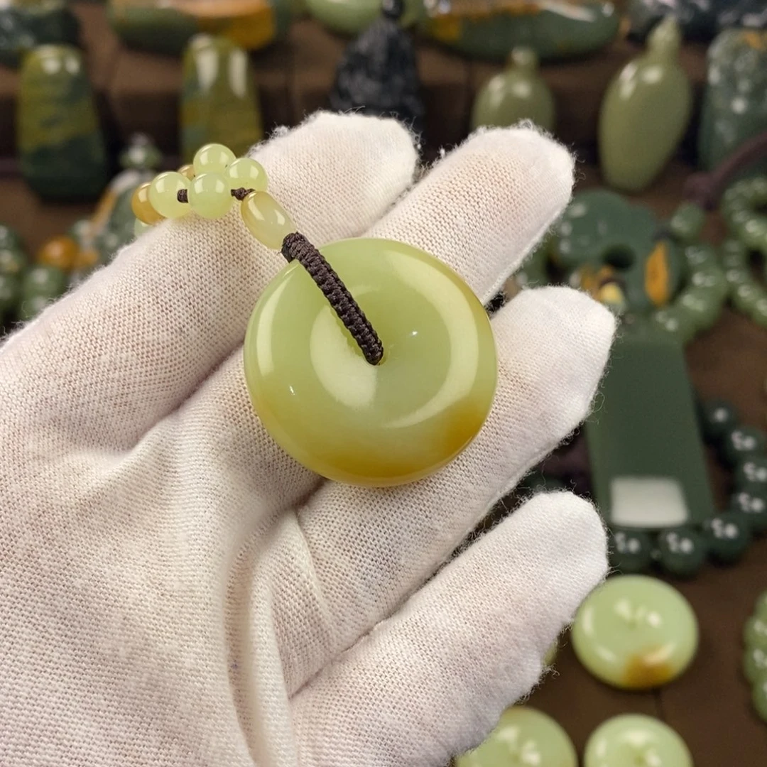 岫岩老玉（透闪石质玉）未镶嵌颈饰