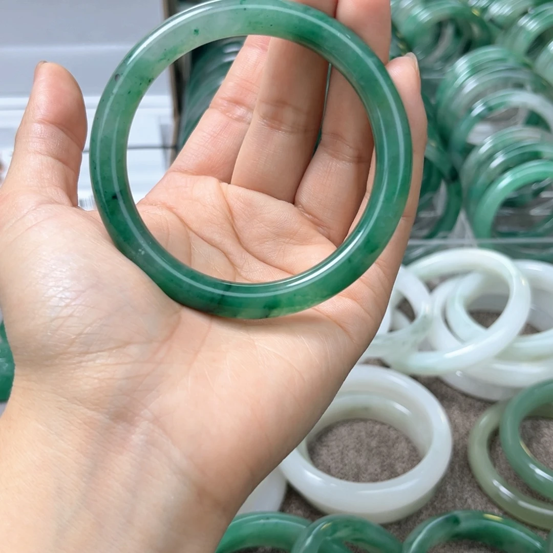 石英质玉（非洲翠）未镶嵌手镯