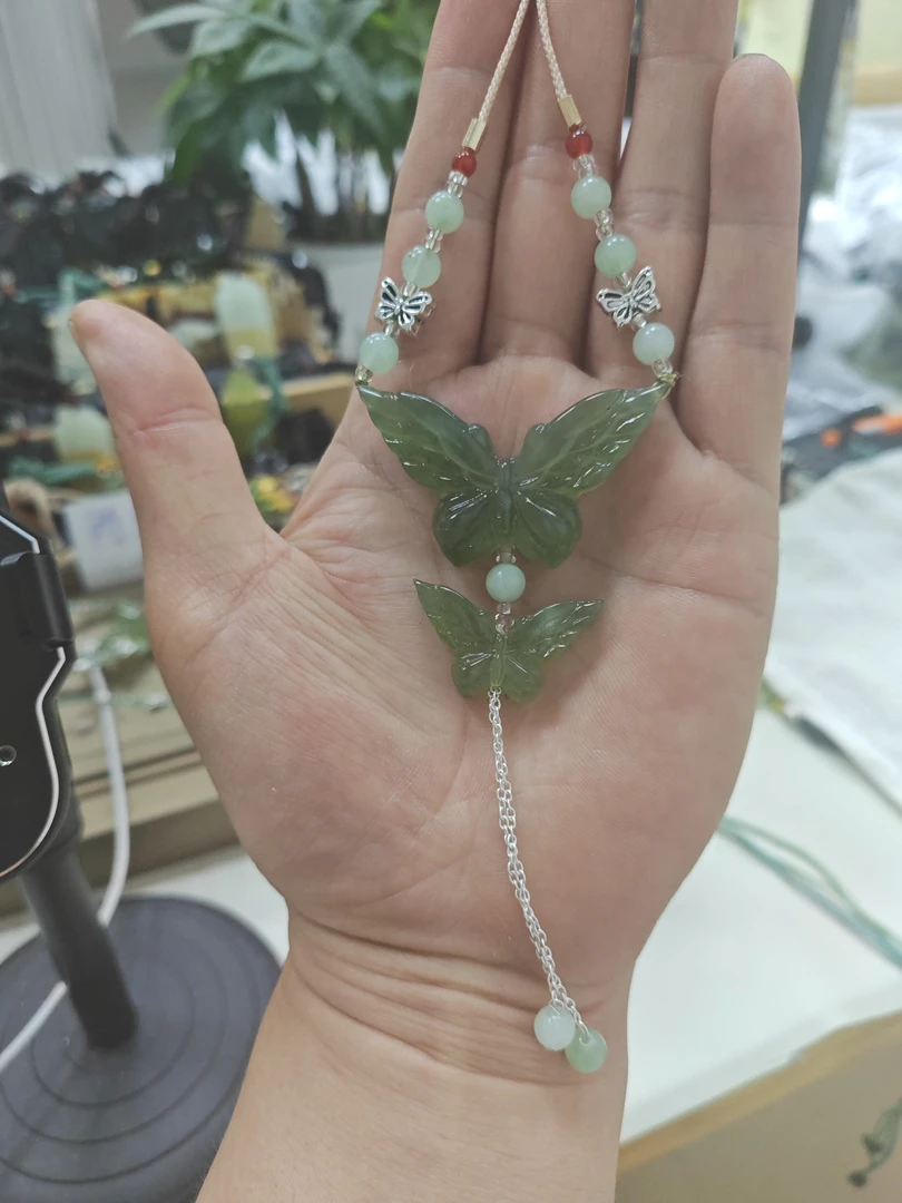 纯天然岫玉双蝴蝶雕刻福气满满锁骨链毛衣链