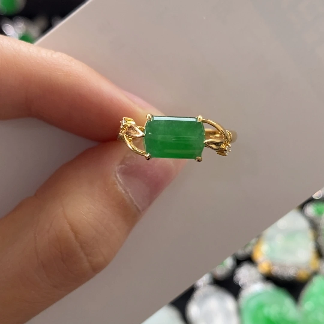 18K金镶嵌戒指翡翠翡翠