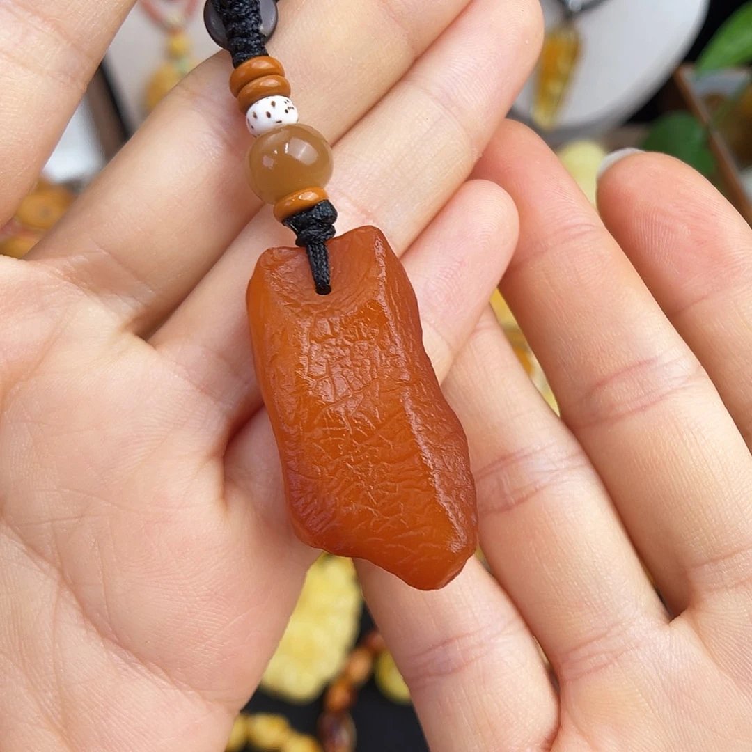 未镶嵌琥珀珠宝奇石