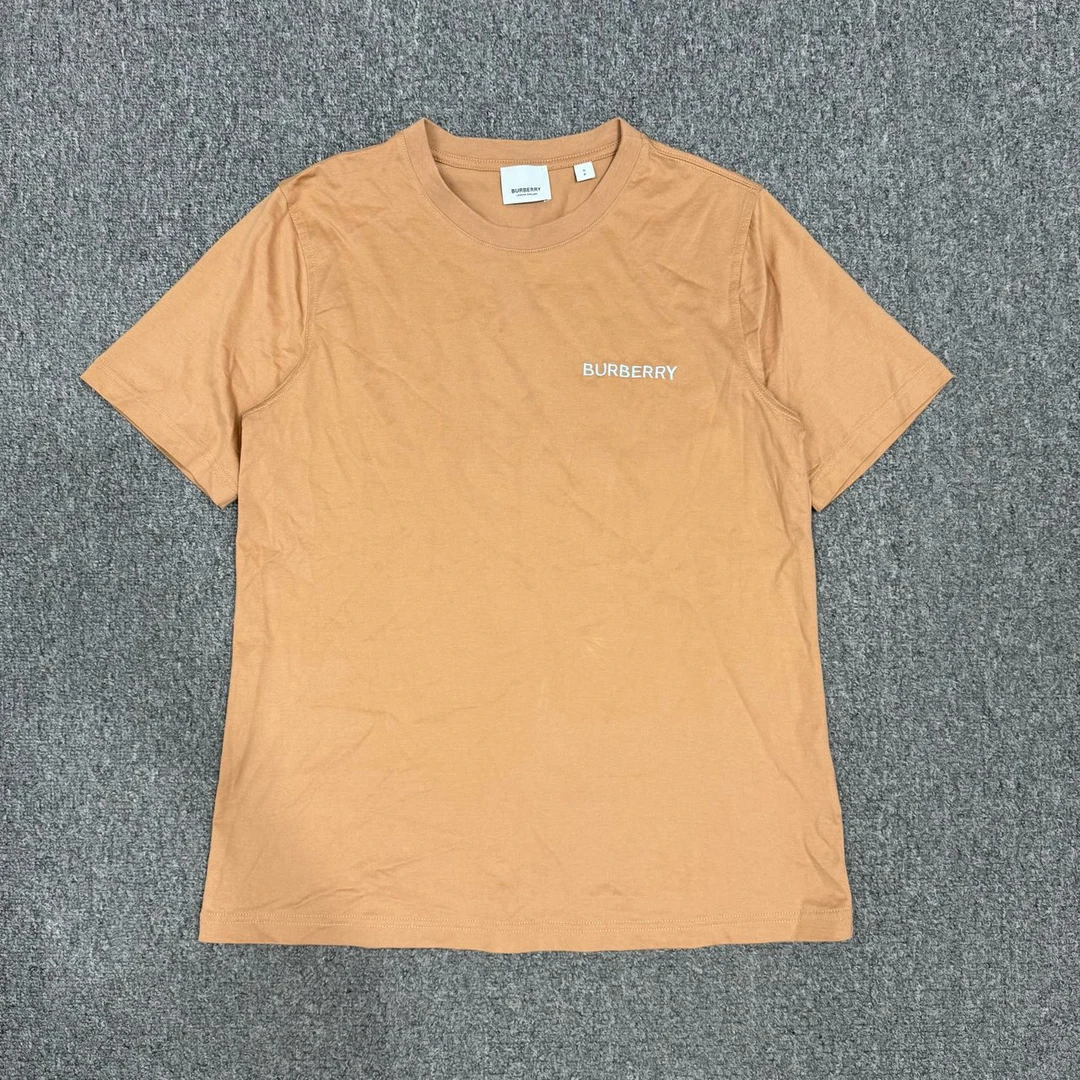 99新 BURBERRY/博柏利 13632800 杏色刺绣logo背后TB短袖 S码