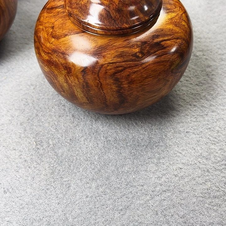 高****利越南黄花梨茶叶罐一个