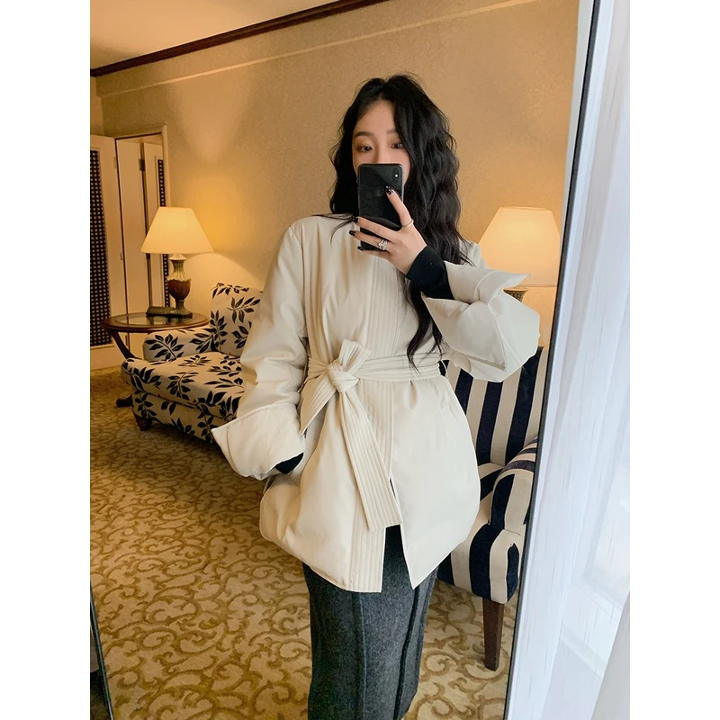 Lit e mode冬90白鸭绒羽绒服女新款宽松圆领系带轻薄时尚服外套