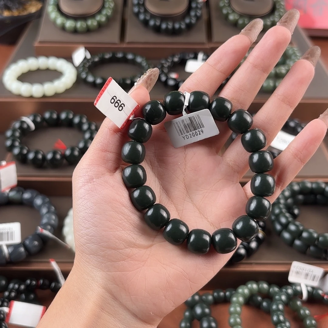 D***.和田玉未镶嵌手链