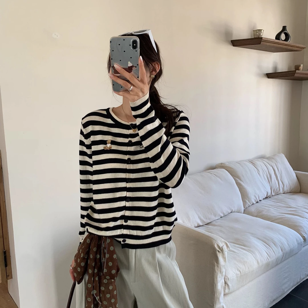 女常规休闲宽松衫针织刺绣圆领条纹慵懒风