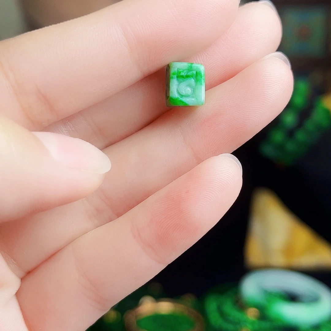 颈饰未镶嵌翡翠多样性