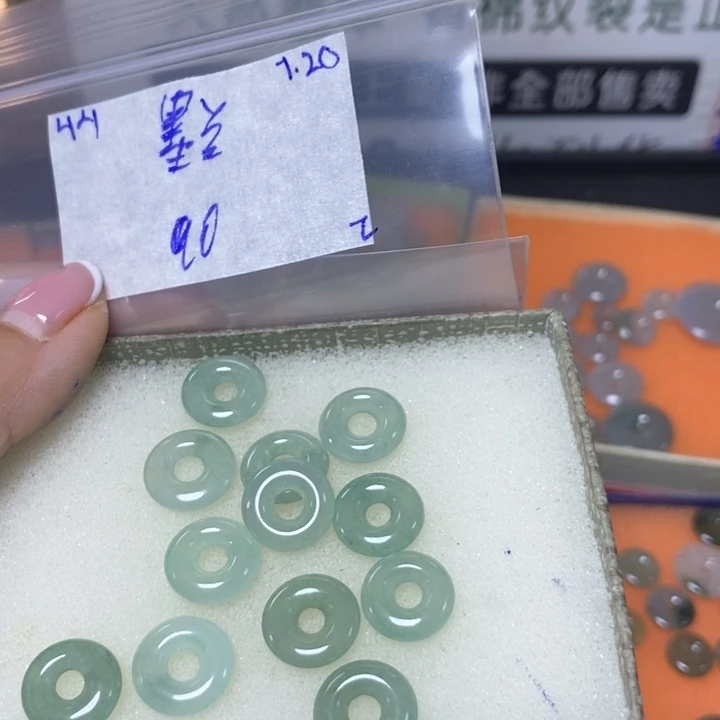 墨***8定制翡翠未镶嵌不退