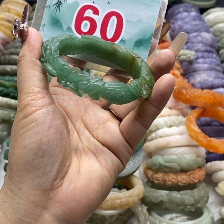 石英岩玉未镶嵌手镯