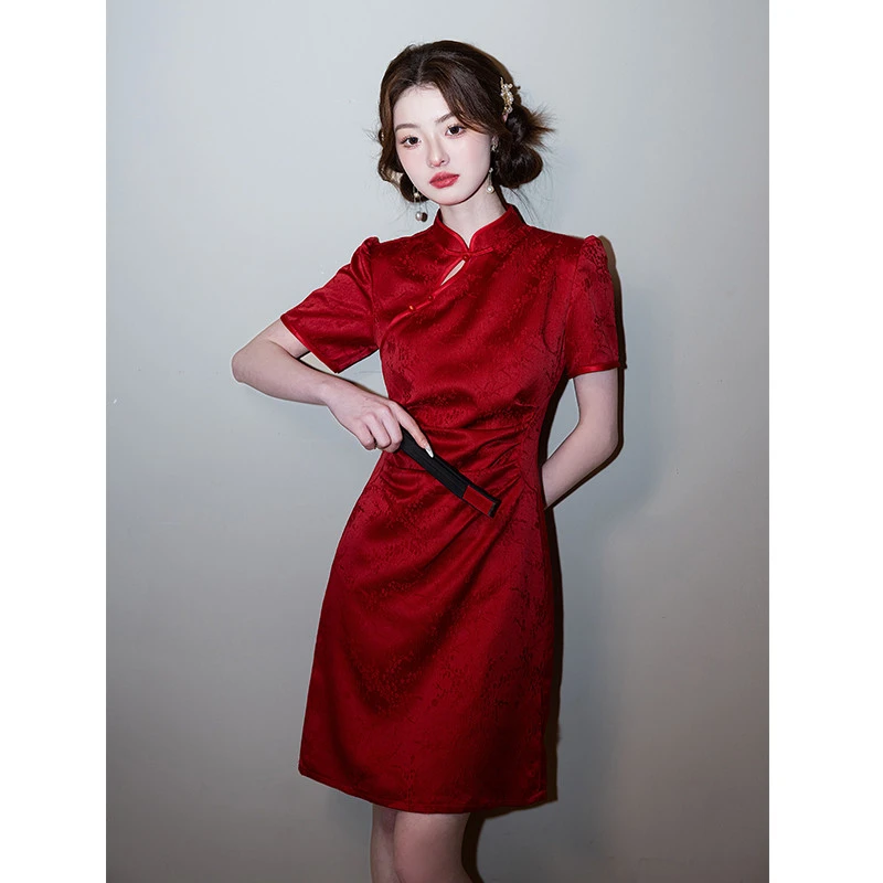 红色旗袍敬酒服2025新款订婚礼服新中式小个子短款夏季新娘便装