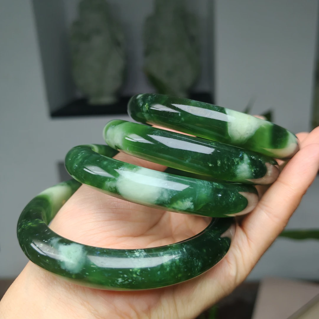 13-14岫玉上品精美啤酒瓶底飘老油翠手镯（随机发货，其中一个）