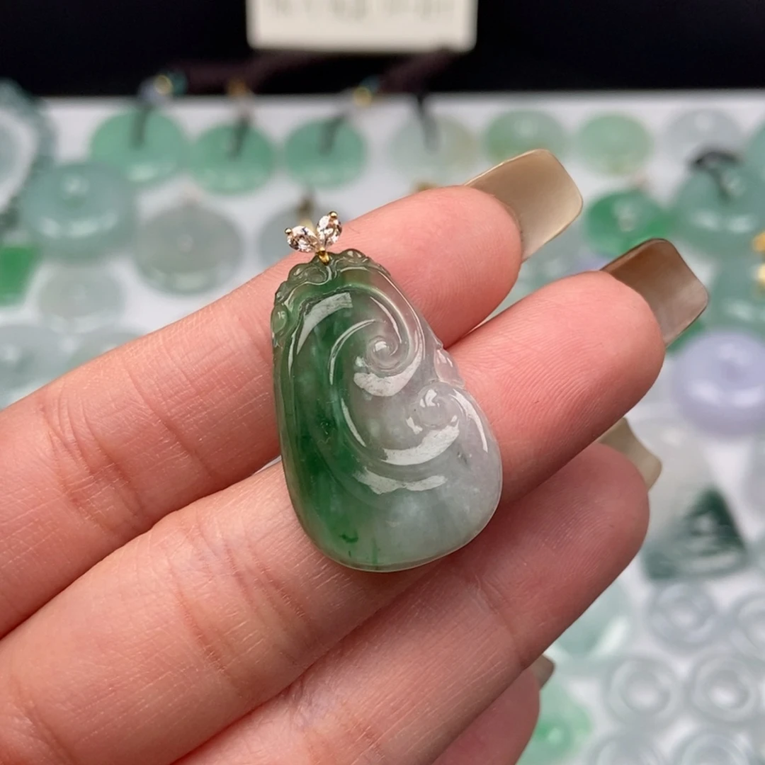 翡翠18K金镶嵌颈饰如意