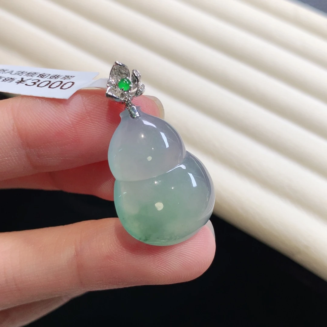 翡翠颈饰18K金镶嵌葫芦