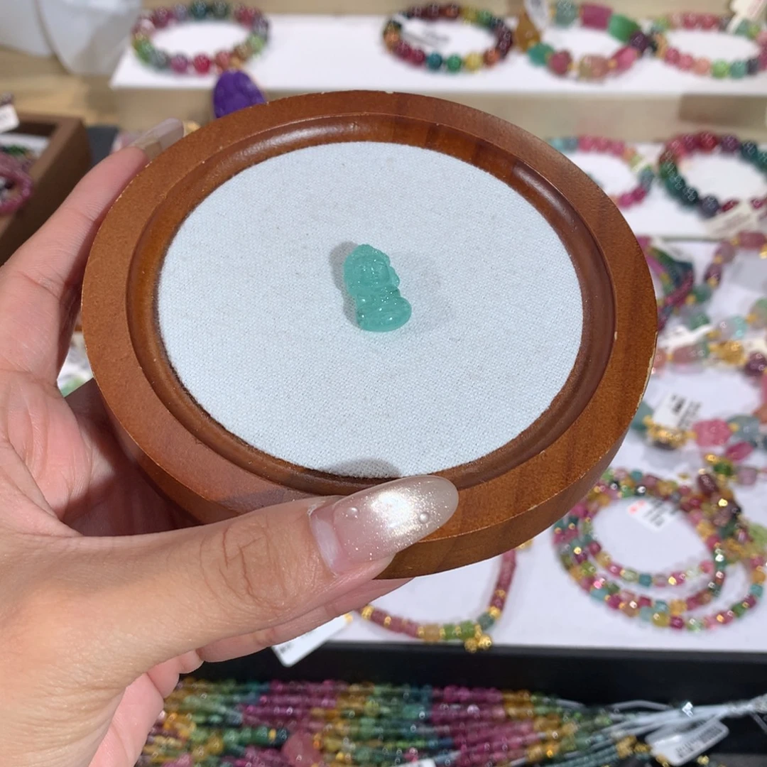 人***始碧玺雕刻件未镶嵌