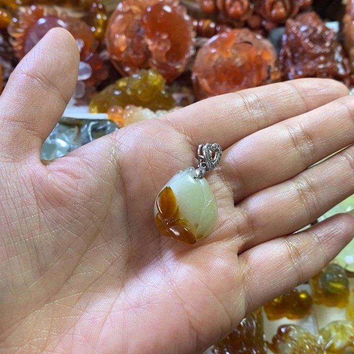 蛇纹石玉未镶嵌颈饰