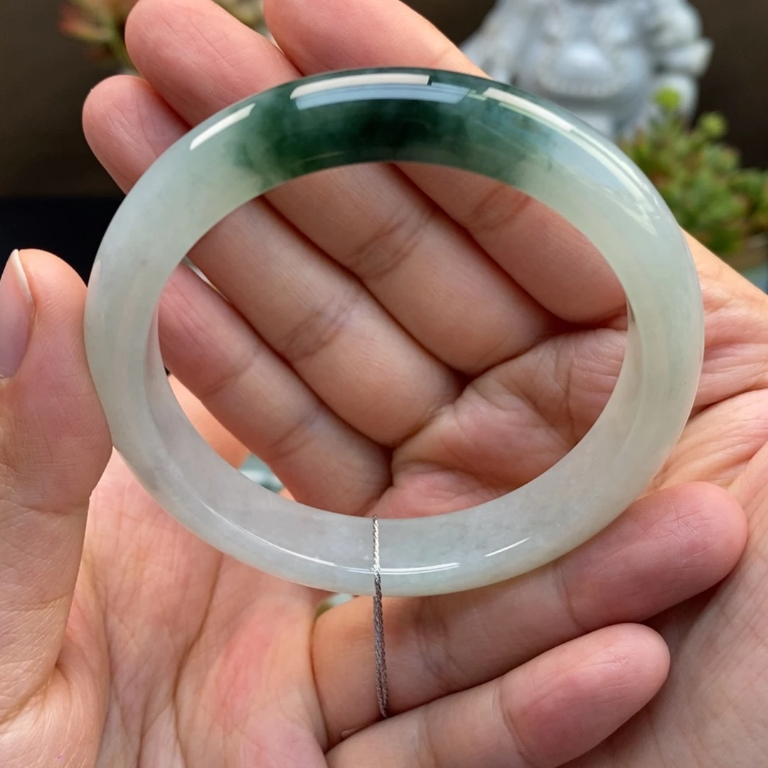 翡翠手镯未镶嵌天然
