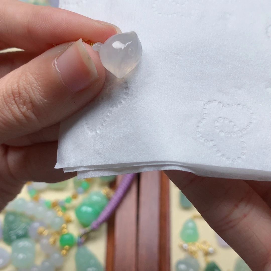 翡翠未镶嵌颈饰是