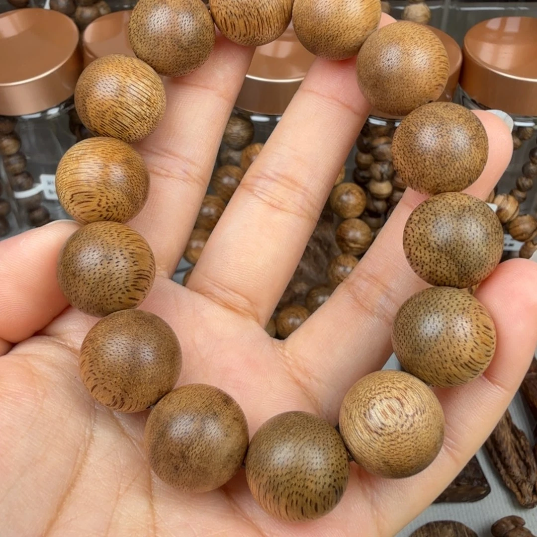 沉香沉香碎屑柬埔寨菩萨 1.7*17.6 克