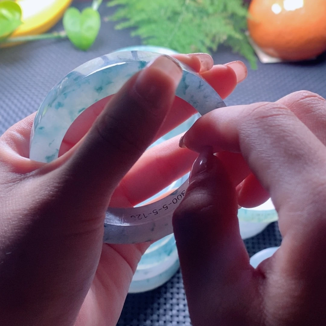 定制翡翠A未镶嵌红****皮