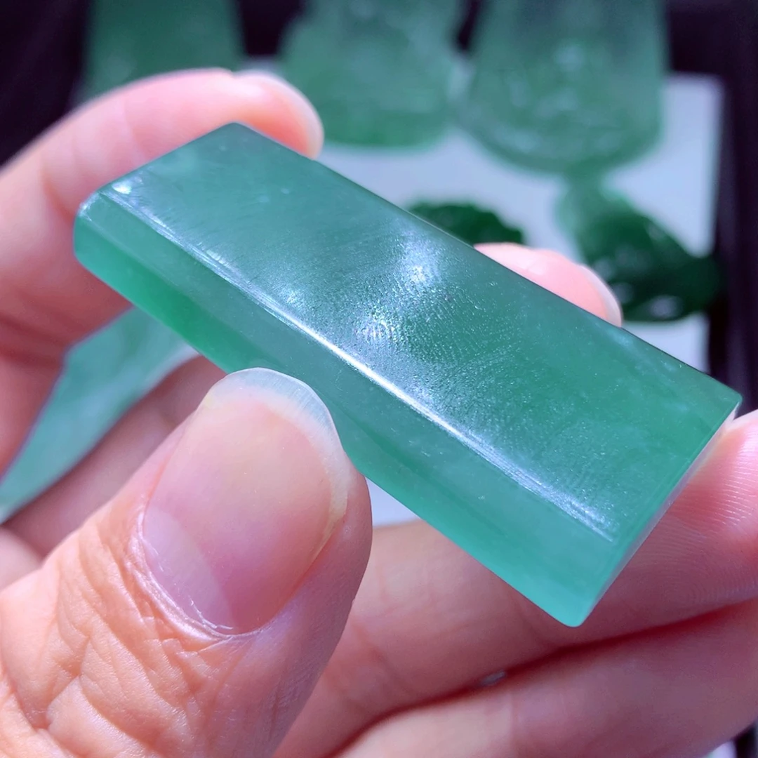 星****定制翡翠未镶嵌天然翡翠A货毛货挂件