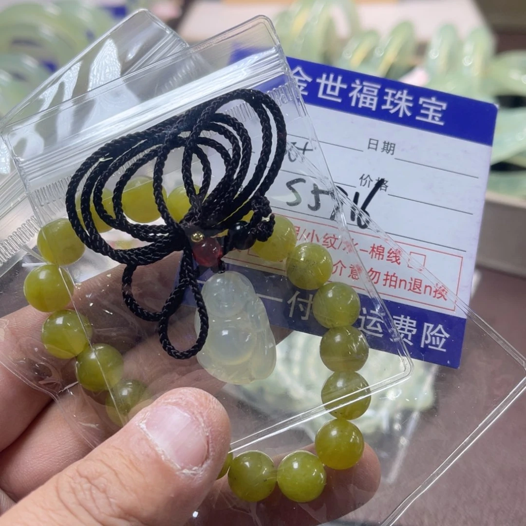 蛇纹石玉颈饰未镶嵌