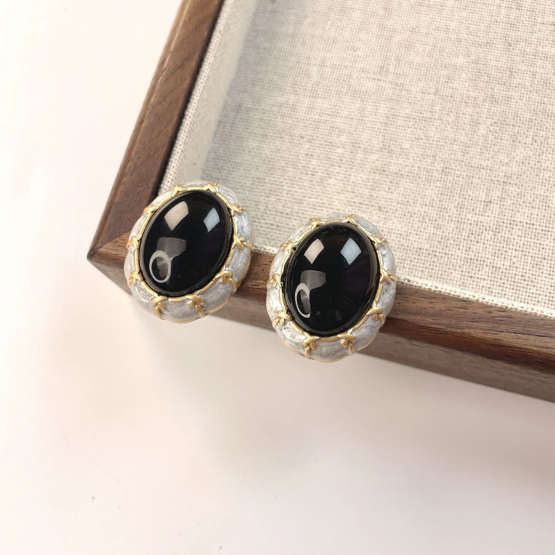 铜合金耳饰  买三送一 气质轻奢时尚百搭黑色复古法式耳钉