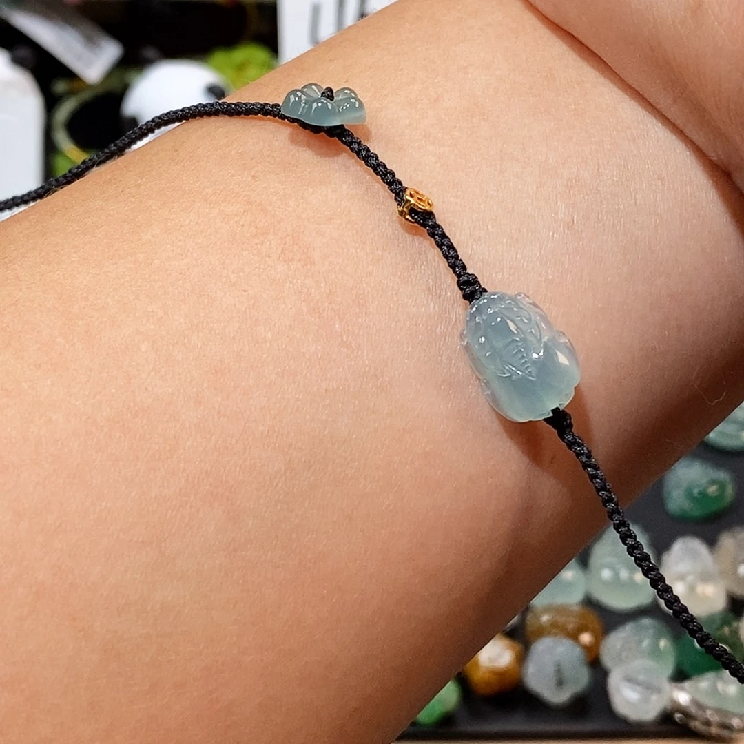 P***i翡翠未镶嵌颈饰貔貅小花手绳