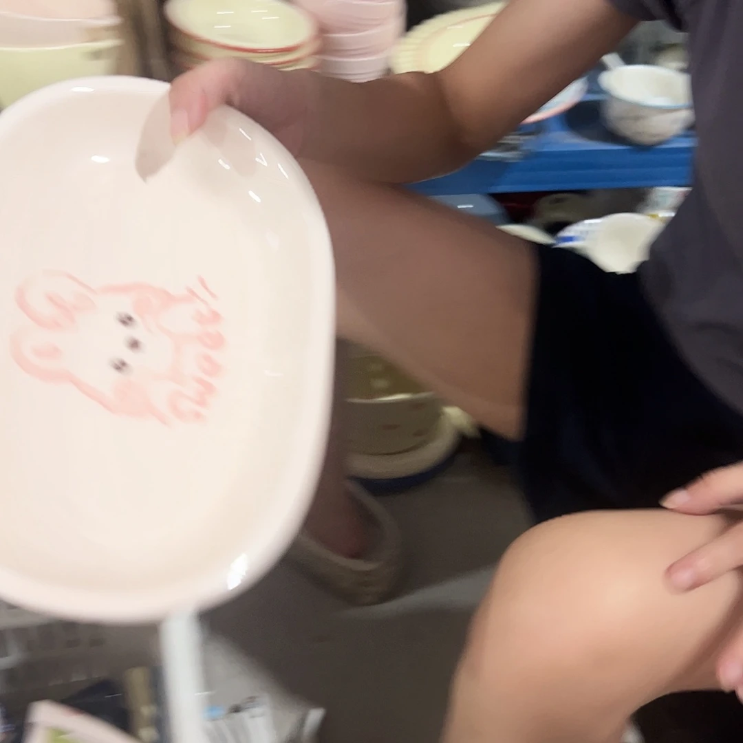 瓷片粉色兔子鱼盘一个