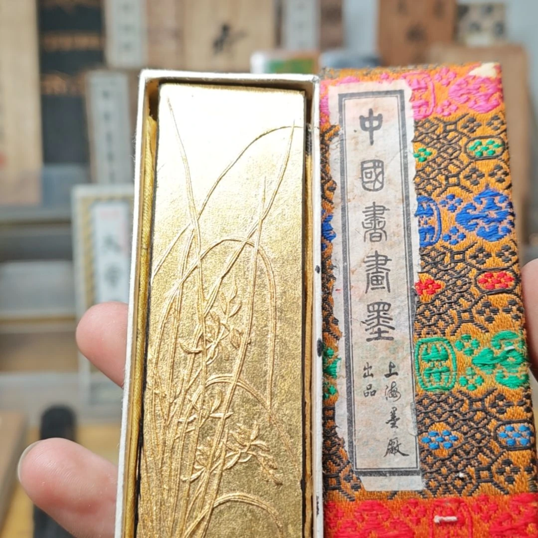 吴***喵古梅园金菊，70年代，3丁